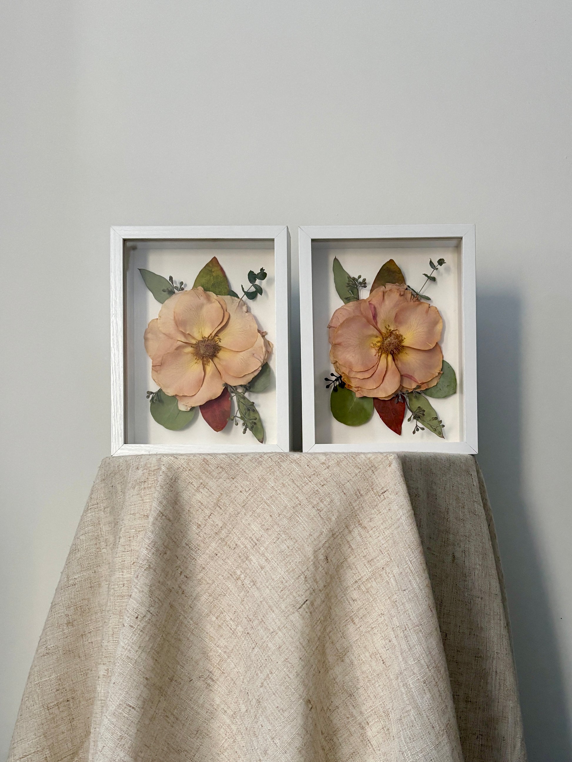Boite-cadre shadowbox fleurs mariage préservation de bouquet