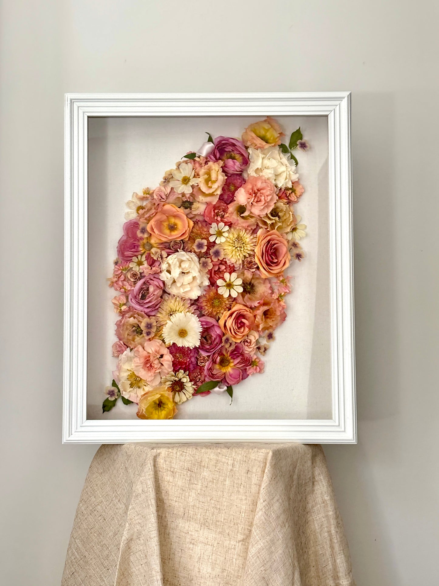 préservation de bouquet dans une forme de feuille 16C20 shadowbox